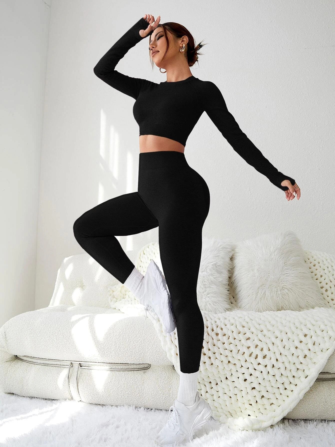 Seamluxe Women’s Sport Set – Workout Outfit with Thumb Holes & Sport Cut Design